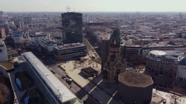 Berlin 'deki ünlü Breitscheidplatz Meydanı - Berlin Şehri - 10 Mart 2021