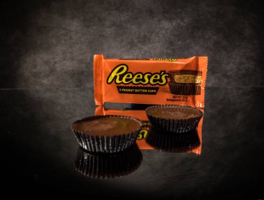 Reeses Peanut Butter Cups - yakın görüş - FRANKFURT, Almanya - 23 Mart 2021