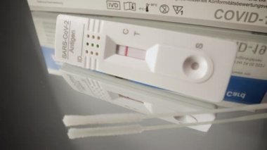 Negatif sonuç Covid-19 Rapid Testi - FRANKFURT, Almanya - 23 Mart 2021