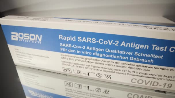 Sars COV 2 Rapid Test - Covid-19 Antigen Test - Miasto FRANKFURT, NIEMCY - 23 marca 2021 — Wideo stockowe