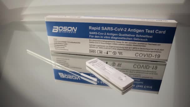 Sars COV 2 Rapid Test - Covid-19 Antigen Test - Miasto FRANKFURT, NIEMCY - 23 marca 2021 — Wideo stockowe