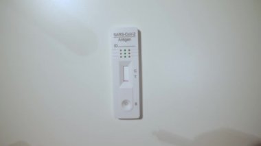 Corona Hızlı Testi uygulanıyor - Covid-19 Antijen Testi