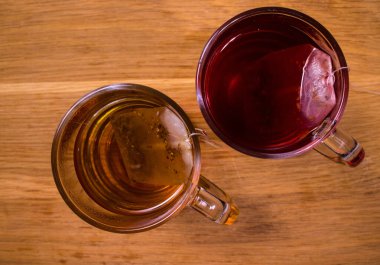 Sıcak demlenmiş çay Üstten aşağı görünüm