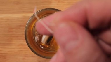 Bir fincan sıcak çay demle - yukarıdan aşağı manzara