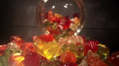 Renkli ayıcıklar ya da jöleli bebekler için makro manzara