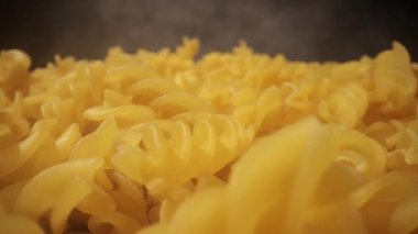 Taze makarnanın manzarasını kapat - pişirmeye hazır