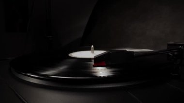 Plak çalar yakın planda - vinil çalıyor