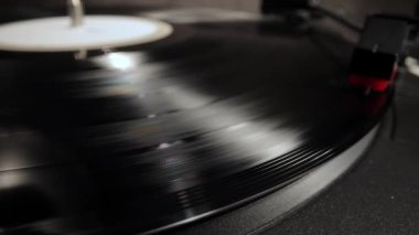 Plak çalar yakın planda - vinil çalıyor