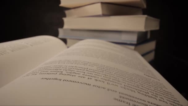 Hayranlar için - kitap sayfalarının kapatılması — Stok video