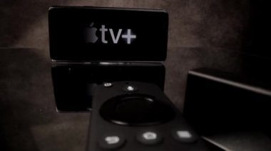 Apple TV ve Amazon Fire TV Yakından 4k - FRANKFURT, GERMANY ŞEHRİ - 29 Mart 2021