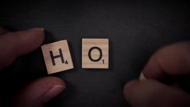 Het woord Hope schrijven met houten letters — Stockvideo