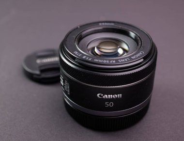 Yeni RF Mount için Canon 50mm Lens - FRANKFURT, Almanya - 30 Mart 2021