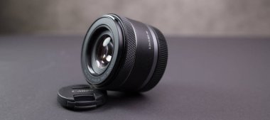 Yeni RF Mount için Canon 50mm Lens - FRANKFURT, Almanya - 30 Mart 2021