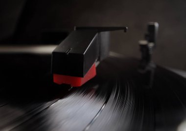 Vinil çalan bir pikabın muhteşem görüntüsü