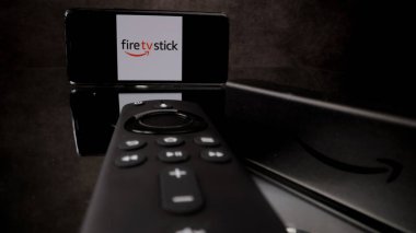 Amazon Yangın TV Çubuğu 4k Yakın plan FRANKFURT, GERMANY - 29 Mart 2021