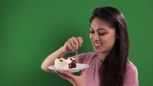 Young woman eats a piece of cream cake with cherries — Stock Video