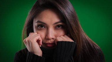 Genç bir kadının güzel yüzü