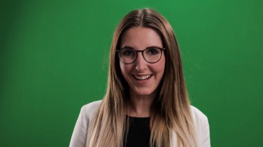 Genç ve güzel bir kadının portresi.