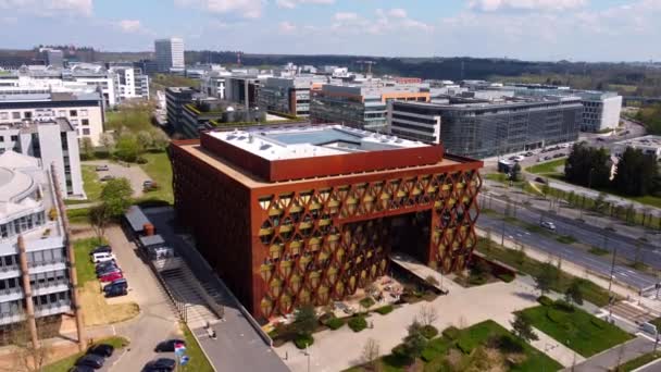 ( 영어 ) KPMG Cologburg building at Avenue John F Kennedy from above - financial district - LUXEMBURG CITY, LUXEMBURG - APRIL 30, 2021 — 비디오