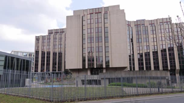 Tribunal de Contas Europeu na cidade de Luxemburgo - LUXEMBURGO CIDADE, LUXEMBURGO - 30 de abril de 2021 — Vídeo de Stock
