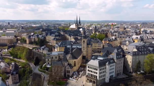 Flygfoto över staden Luxemburg med sin vackra gamla stadsdel — Stockvideo