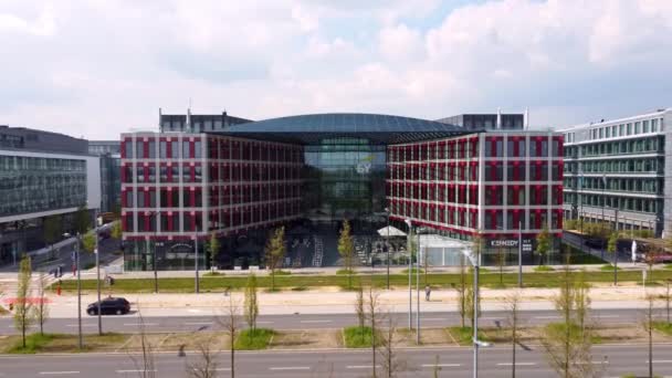 EY Company building in the financial district in the city of Luxembourg - LUXEMBURG CITY, LUXEMBURG - 30 de abril de 2021 — Vídeo de Stock