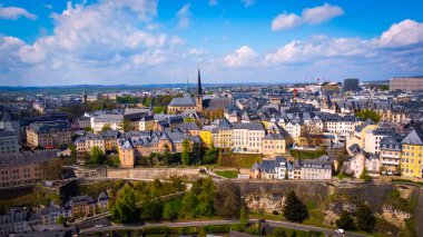 Luxemburg şehri yukarıdan inanılmaz görünüyor.