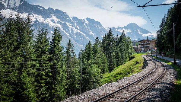 Σιδηροδρομικές γραμμές στις Ελβετικές Άλπεις — Φωτογραφία Αρχείου