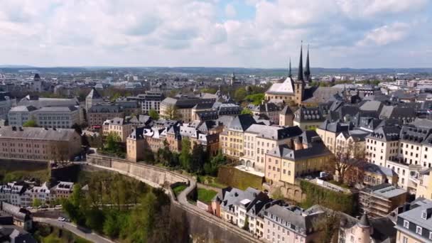 Typisk vy över staden Luxemburg — Stockvideo