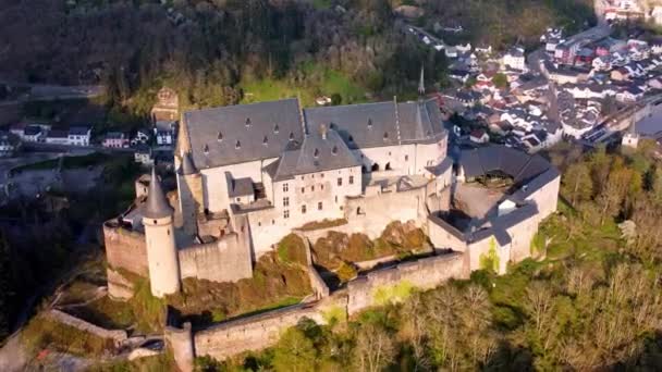 Ókori Vianden kastély Luxemburgban — Stock videók
