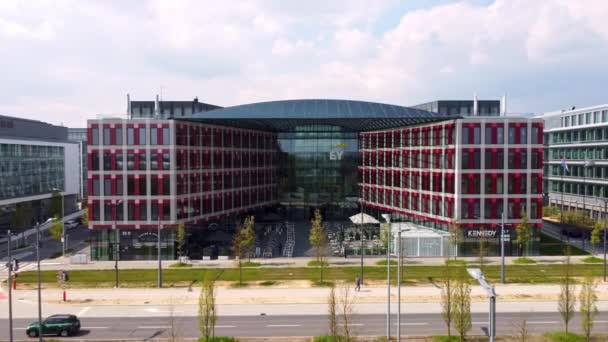 Das Finanzviertel der Stadt Luxemburg - LUXEMBURG CITY, LUXEMBURG - 30. April 2021 — Stockvideo