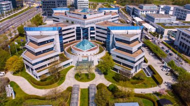 Yukarıdan BNP Paribas Bank Luxemburg - LUXEMBURG ŞEHRİ, LUXEMBURG - 30 Nisan 2021