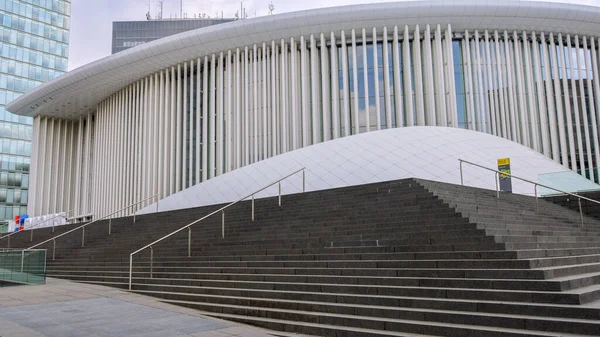 Salón de Conciertos de la Filarmónica de Luxemburgo en el distrito moderno - LUXEMBURG CITY, LUXEMBURG - 30 DE ABRIL DE 2021 — Foto de Stock