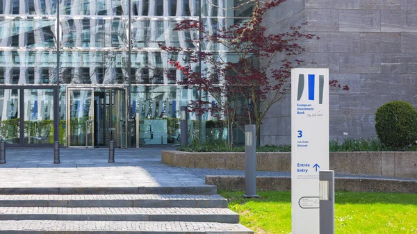 Den Europæiske Investeringsbank i Luxembourgs finansdistrikt - LUXEMBURG CITY, LUXEMBURG - APRIL 30, 2021 - Stock-foto
