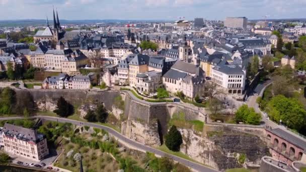 Über den Dächern Luxemburgs - die Altstadt von oben — Stockvideo