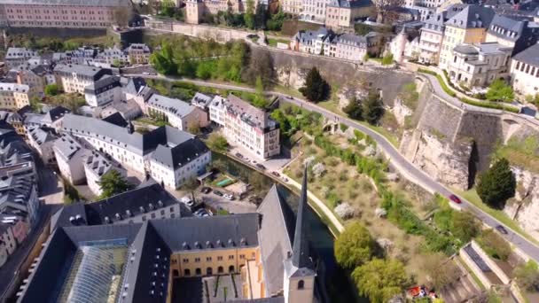 Luftaufnahme über die Stadt Luxemburg mit ihrer schönen Altstadt — Stockvideo