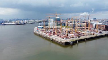 Hamburg limanındaki Harbour City bölgesinde büyük inşaat alanları