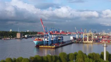 Hamburg Limanı 'ndaki konteyner terminali.