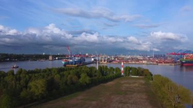 Hamburg Limanı 'ndaki konteyner terminali.