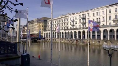 Hamburg şehrindeki güzel Alster Atari Salonları 'na Alsterarkaden deniyor. Seyahat fotoğrafçılığı.