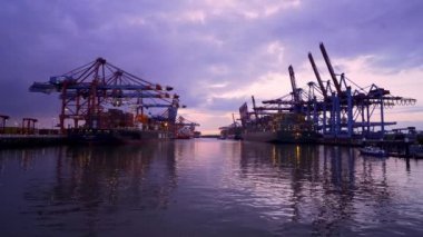 Hamburg Limanı 'ndaki Burchardkai Konteynır Terminali - seyahat fotoğrafçılığı