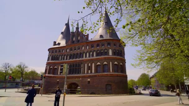 Berühmtes Holstentor Lübeck Deutschland Lubeck Deutschland Mai 2021 — Stockvideo