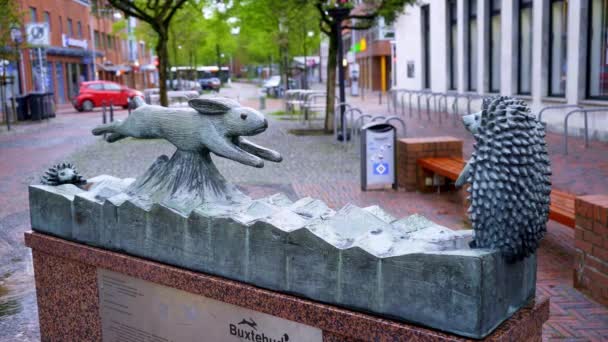 Hare Hedgehog Monumento Cidade Histórica Buxtehude Norte Alemanha Viagens — Vídeo de Stock