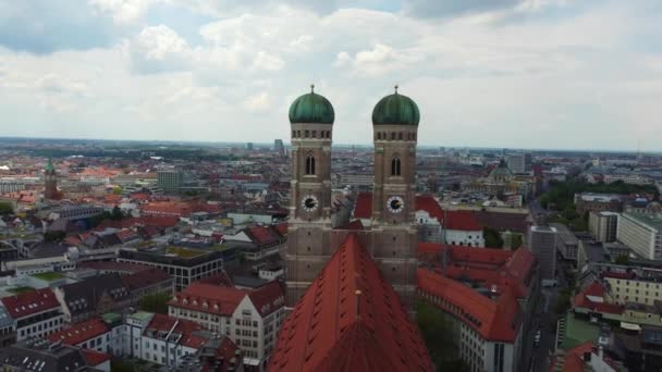 Münih Teki Ünlü Kilise Tarihi Bölgedeki Frauenkirche Katedrali Hava Manzaralı — Stok video