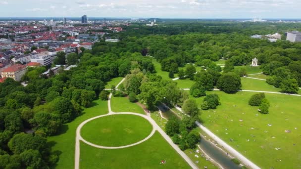 Vuelo Sobre Jardín Inglés Ciudad Múnich Vista Aérea Desde Arriba — Vídeo de stock