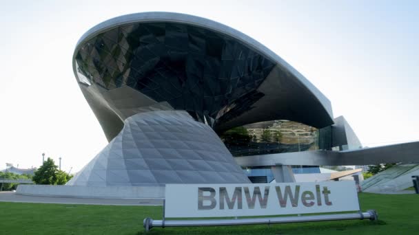 Bmw本社ミュンヘンの世界ビル ドイツ ミュンヘン市 2021年6月3日 — ストック動画