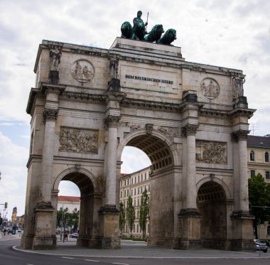 Münih 'teki Zafer Kapısı Ludwig Caddesi - MÜZİK, Almanya - 03 Haziran 2021