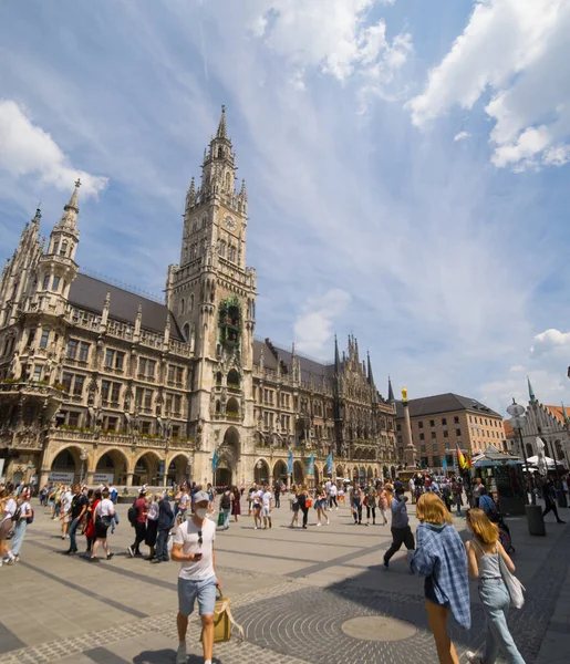 Marien Meydanı 'ndaki Münih Belediye Binası MÜZİK MÜZİK, GERMANE - 03 Haziran 2021