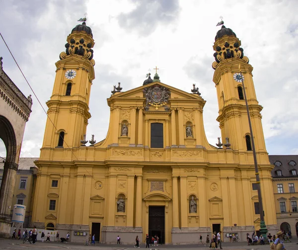 Münih 'teki Tiyatro Kilisesi - MUNİH, Almanya - Haziran 03, 2021 - MÜZİK, Almanya - Haziran 03, 2021