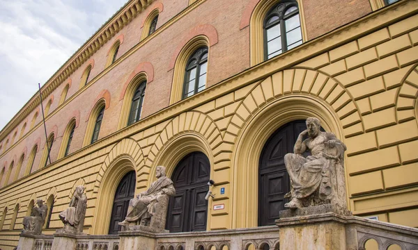 Bavorská státní knihovna Mnichov - MNICHOV, NĚMECKO - 03. června 2021 - MNICHOV, NĚMECKO - 03. června 2021 — Stock fotografie